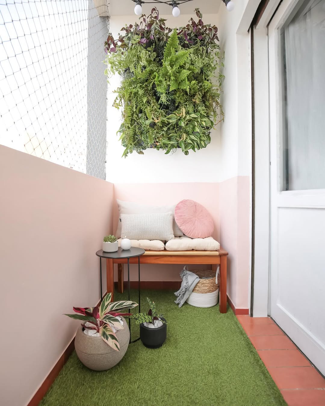 decoração de varanda pequena com plantas