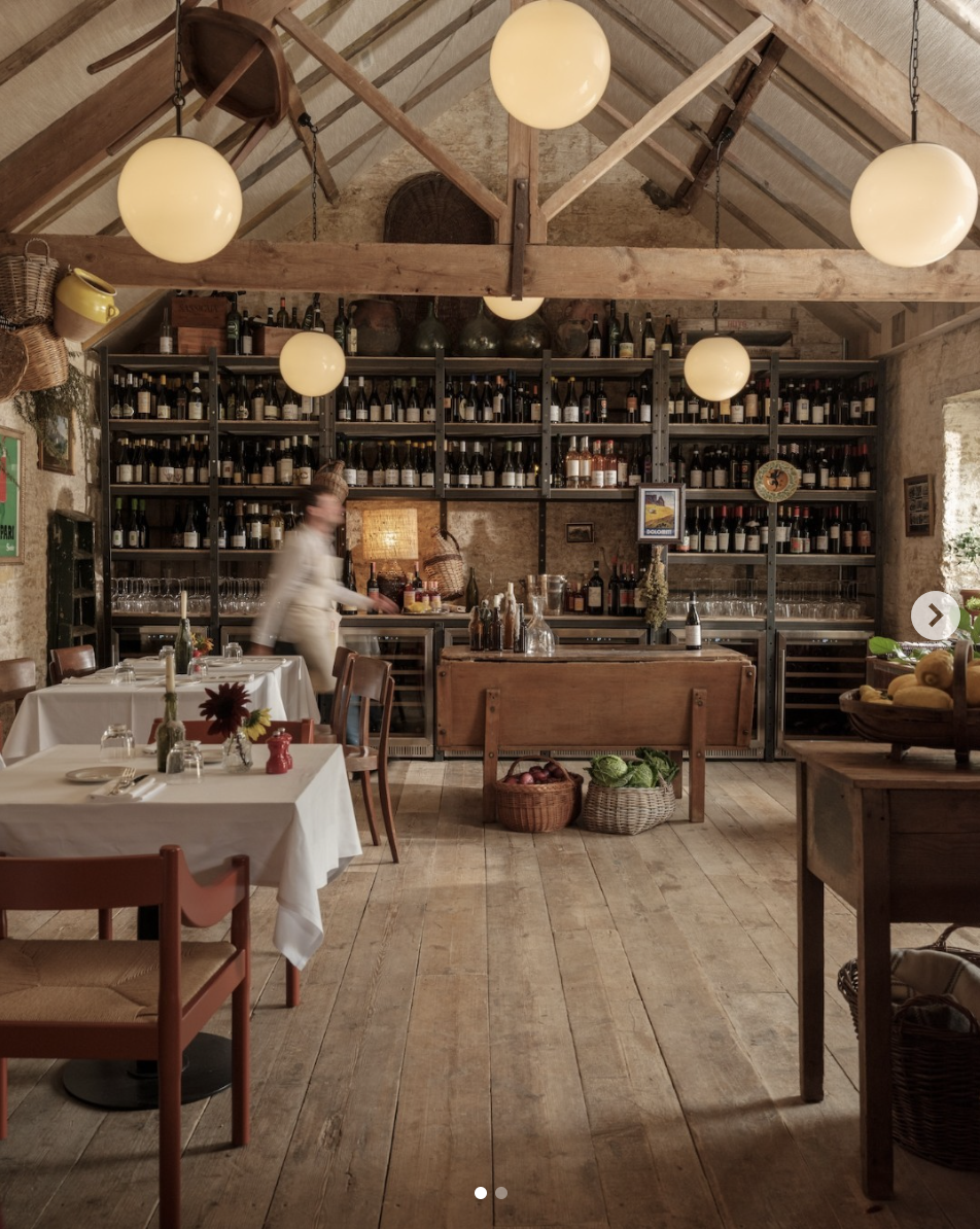 iluminação ideal para adega de vinho residencial