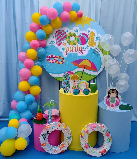 ideias criativas de decoração para festa infantil na piscina