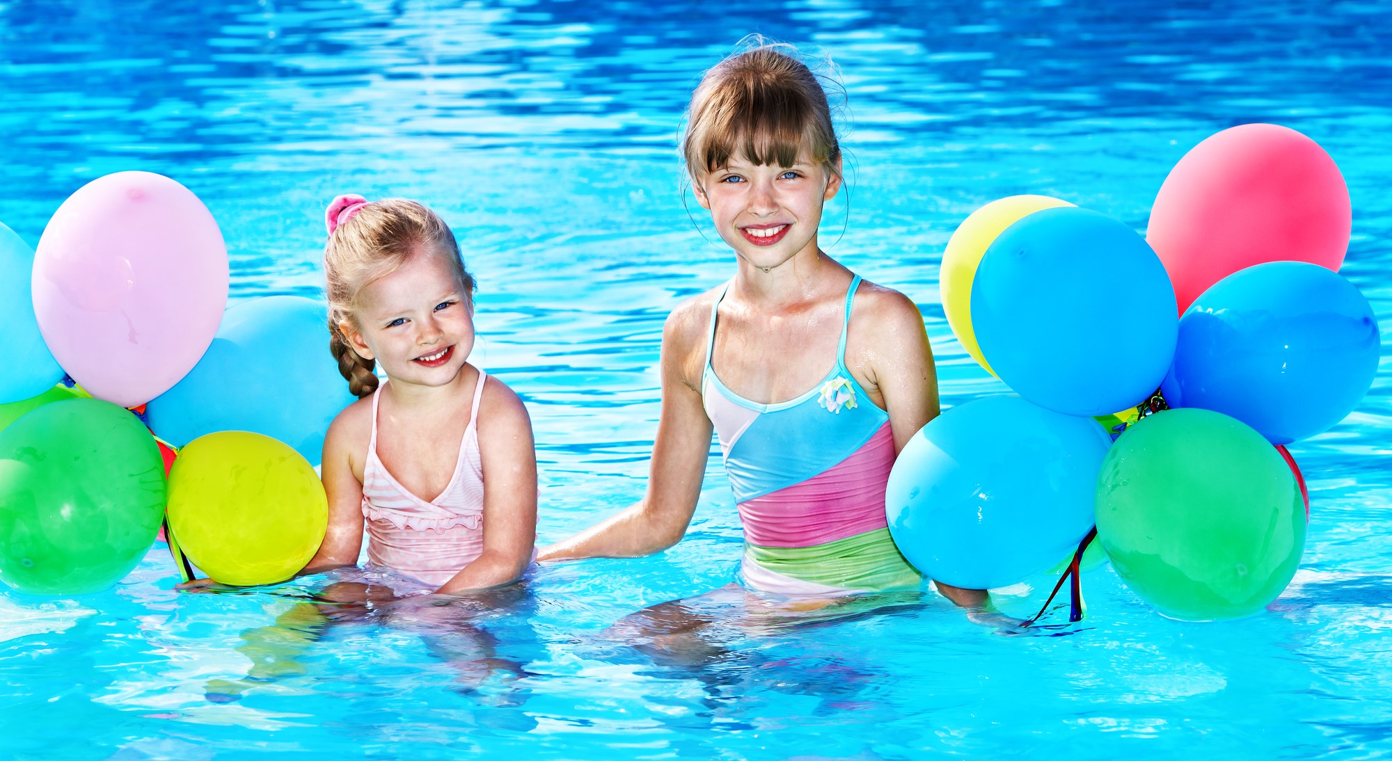 ideias criativas de decoração para festa infantil na piscina