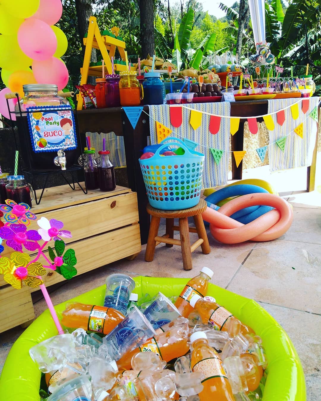 festa na piscina vs festa em salão: qual a melhor opção?