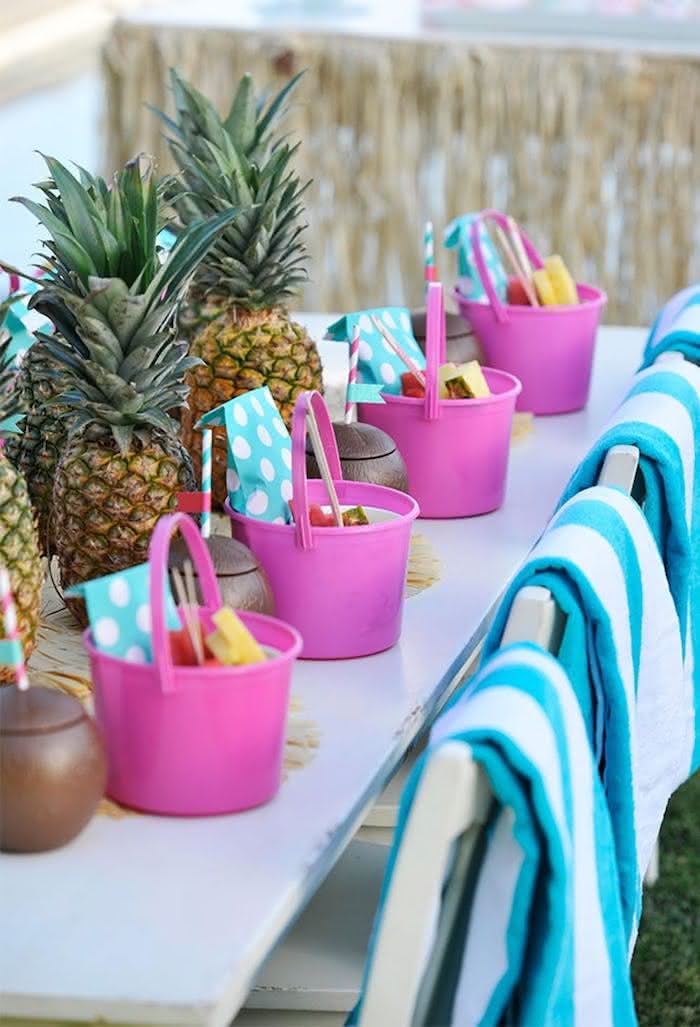 ideias criativas de decoração para festa infantil na piscina