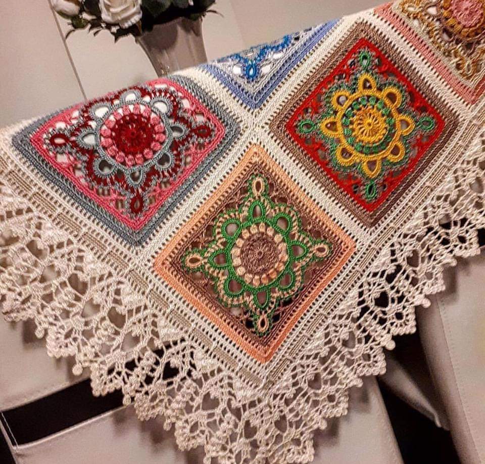 caminho de mesa crochê com flores