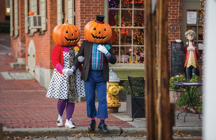 halloween disney vs universal 2025