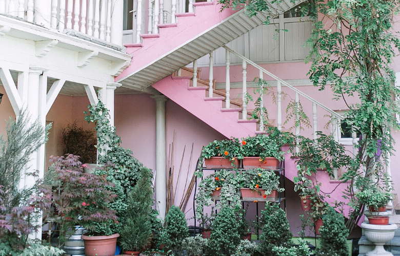 jardim de inverno embaixo da escada vs jardim vertical