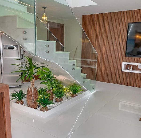 erros comuns ao fazer jardim embaixo da escada