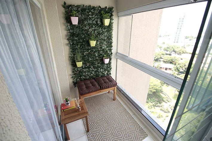 jardim vertical para varanda pequena com sol vs jardim tradicional