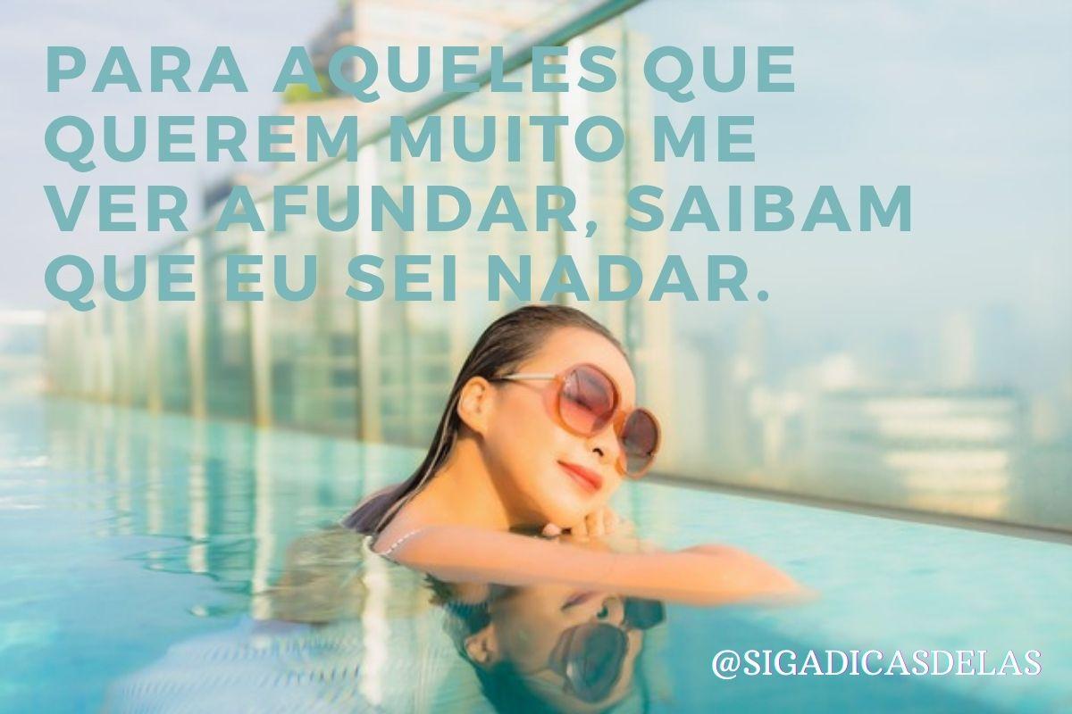 legenda para foto na piscina sozinha
