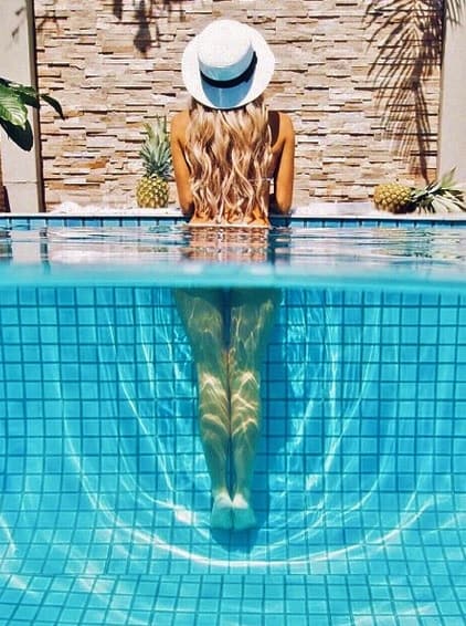 erros comuns ao escolher legenda para foto na piscina