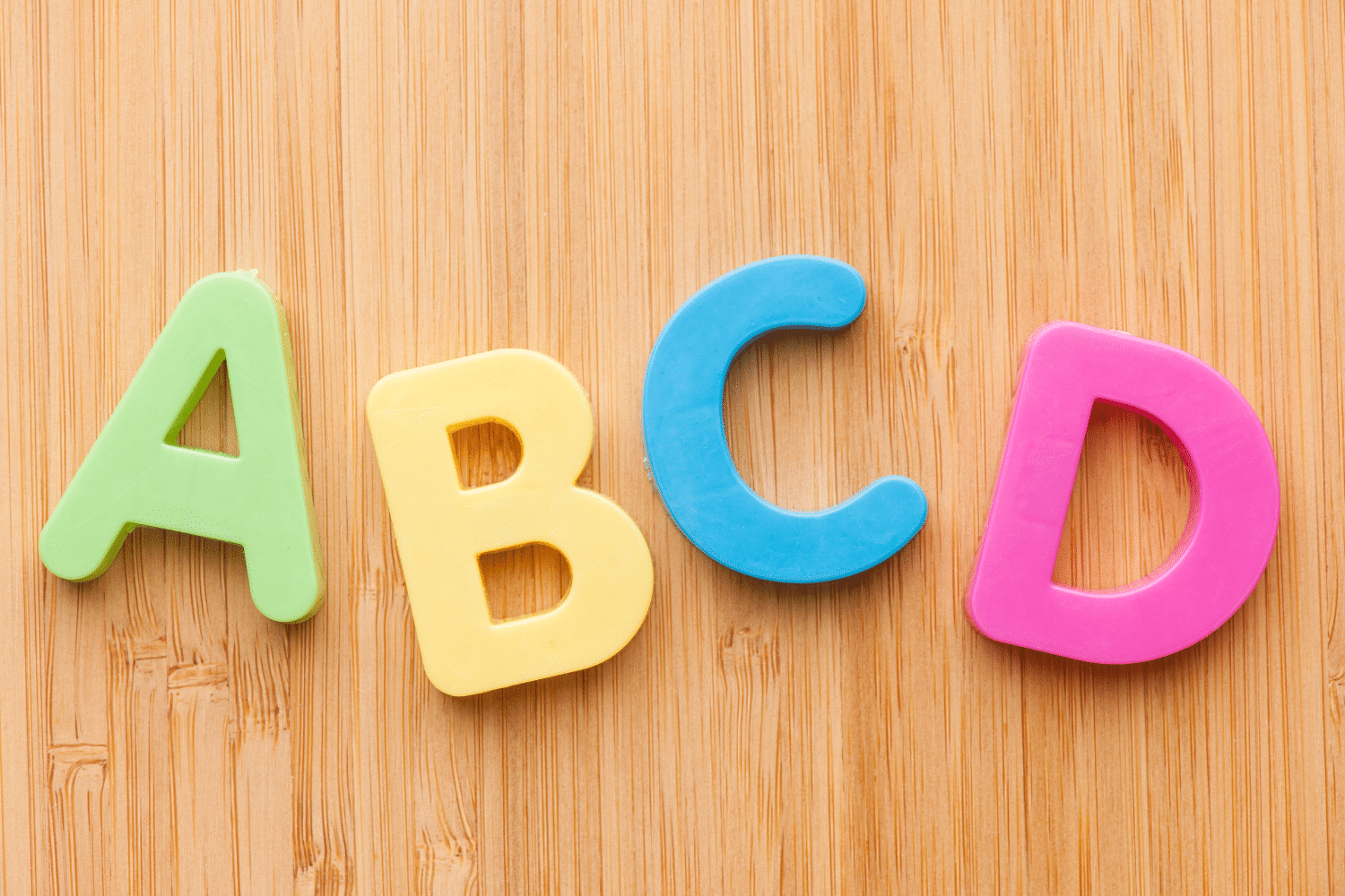 ideias criativas com letras coloridas para festas