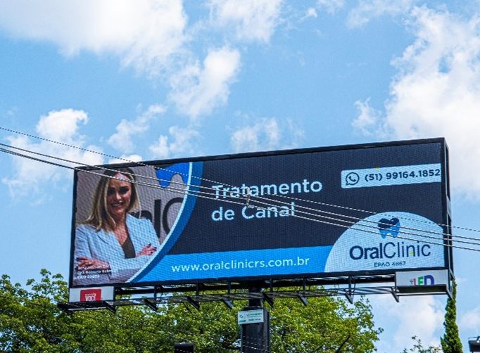 erros comuns ao contratar outdoor