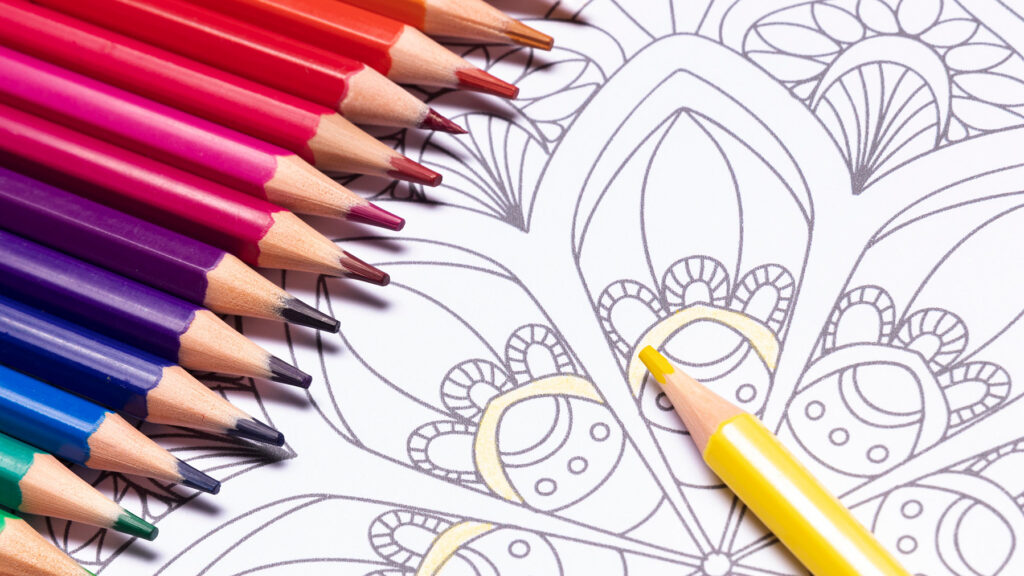 livros de colorir para adultos vs crianças