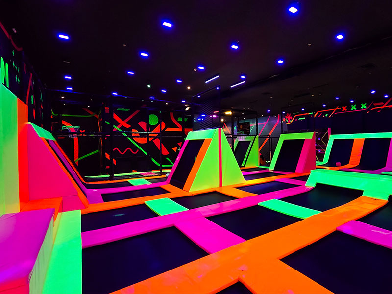 parque de trampolim para crianças