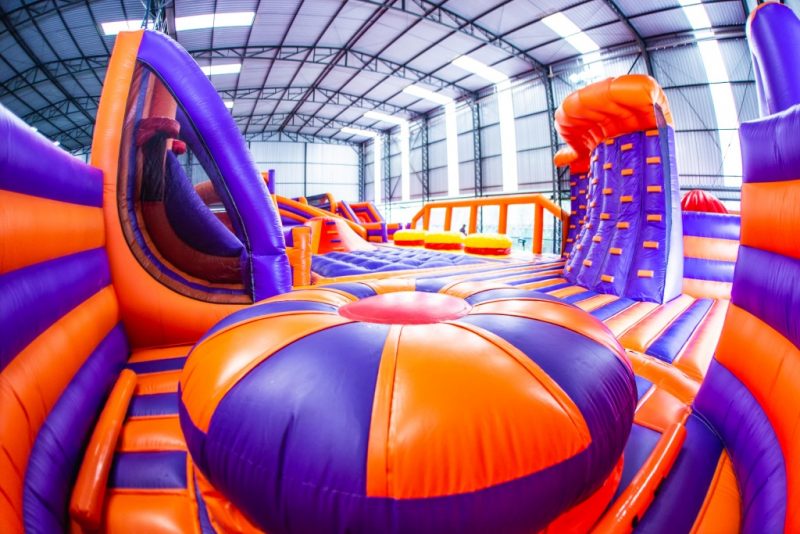 parque de trampolim para aniversário