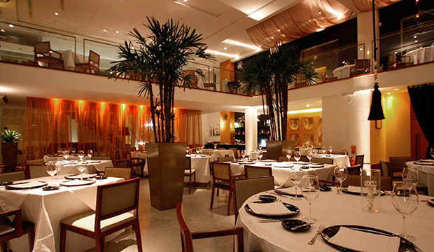 reforma de fachada de restaurante simples