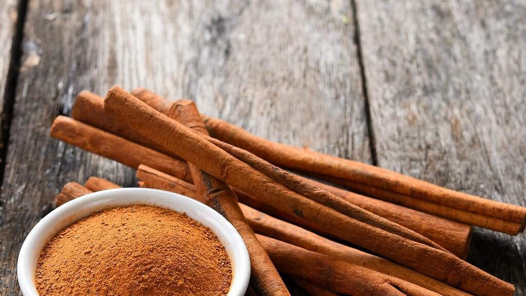 simpatia com canela para atrair dinheiro