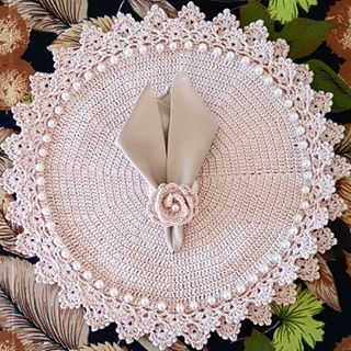 sousplat de crochê vs sousplat de tecido