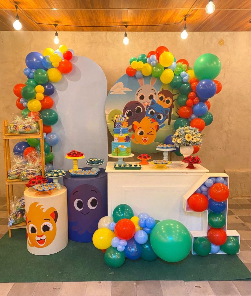 decoração de festa infantil masculina com tema espaço sideral
