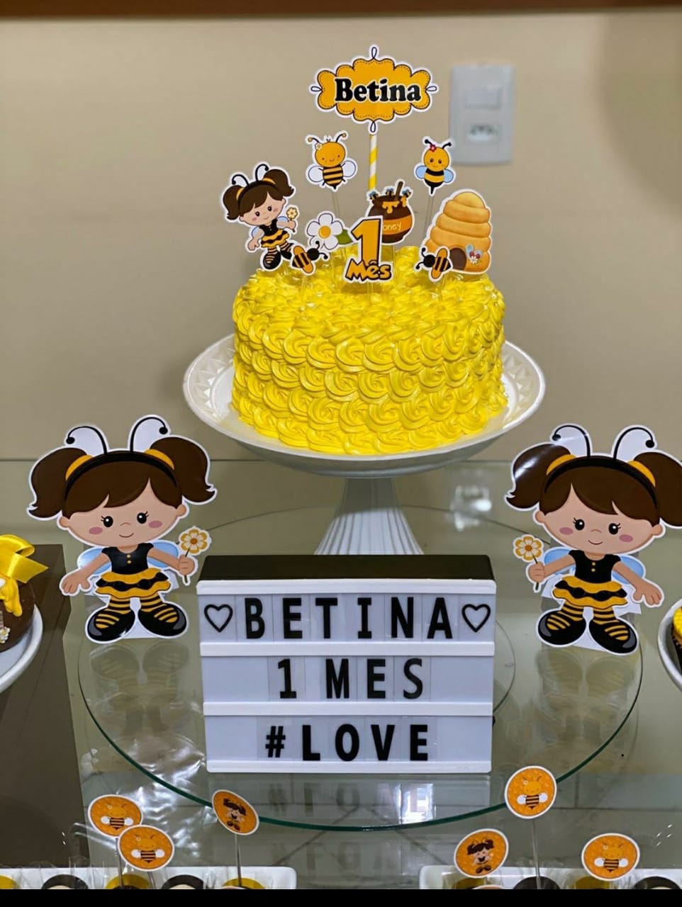 tema mesversario 1 mes menina