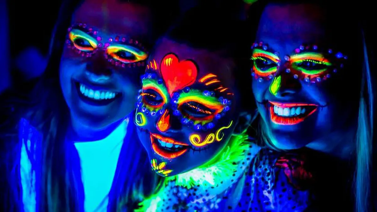 decoração de festa neon para aniversário de 15 anos