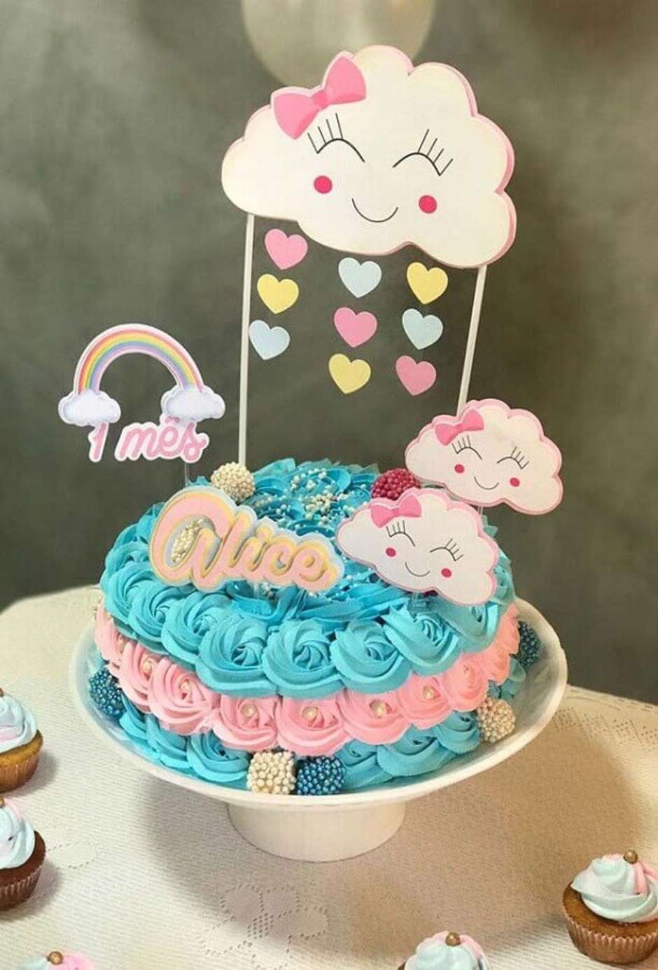 decoração mesversário simples e bonita