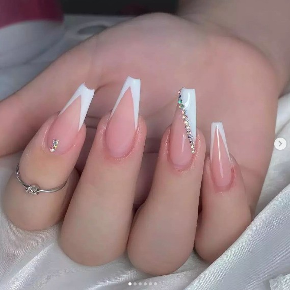 unhas em gel decoração discreta