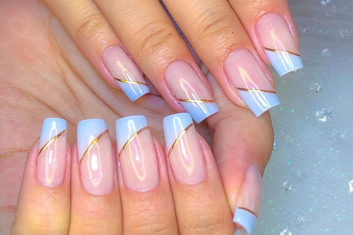 unhas em gel efeito perolado