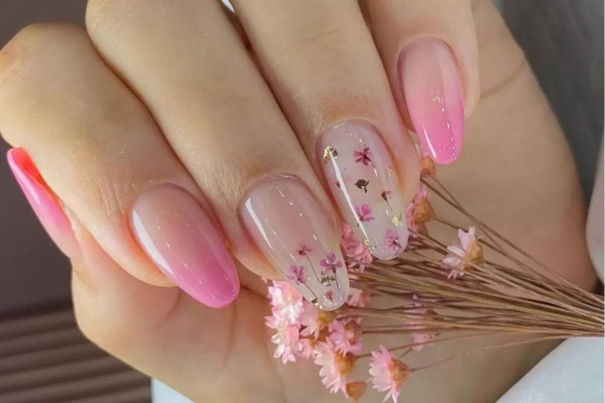unhas em gel baby boomer