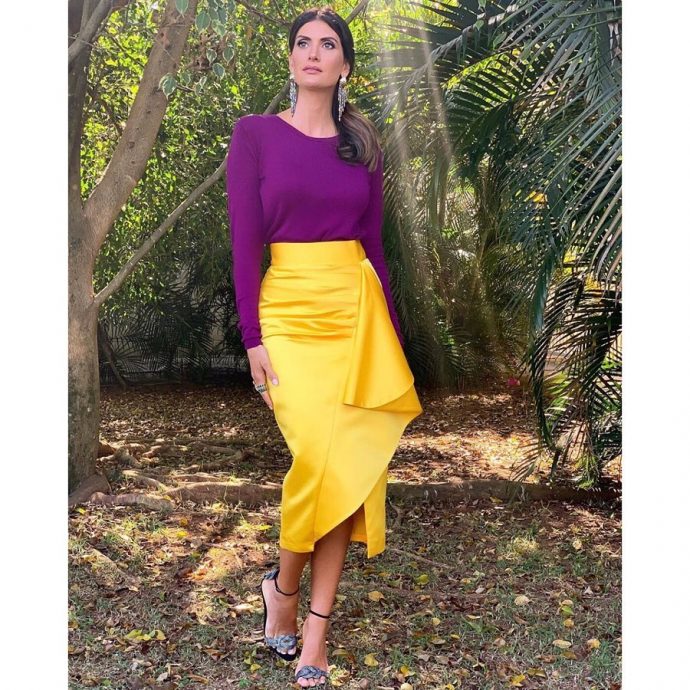 amarelo mostarda combina com que cor