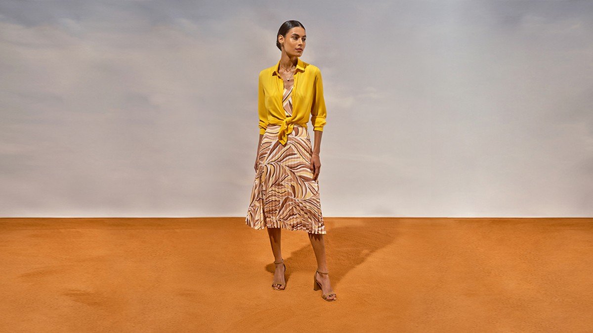 roupa amarela combina com que cor de sapato
