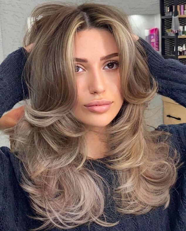 butterfly cut para cabelo cacheado