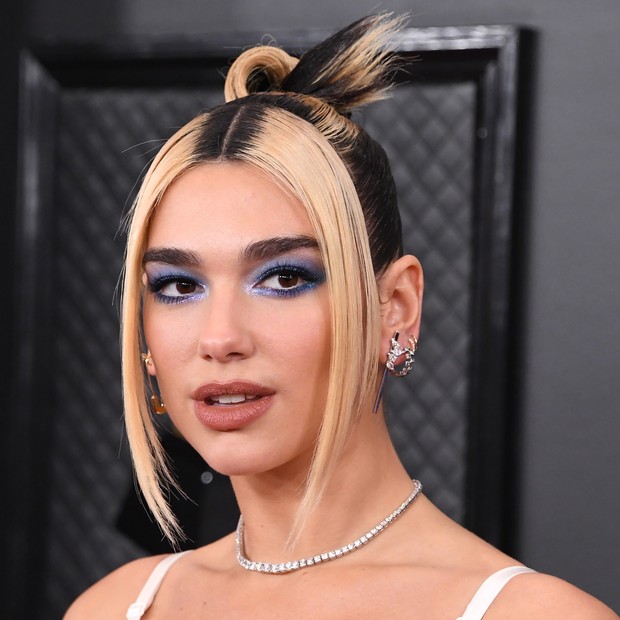 como fazer penteado anos 2000