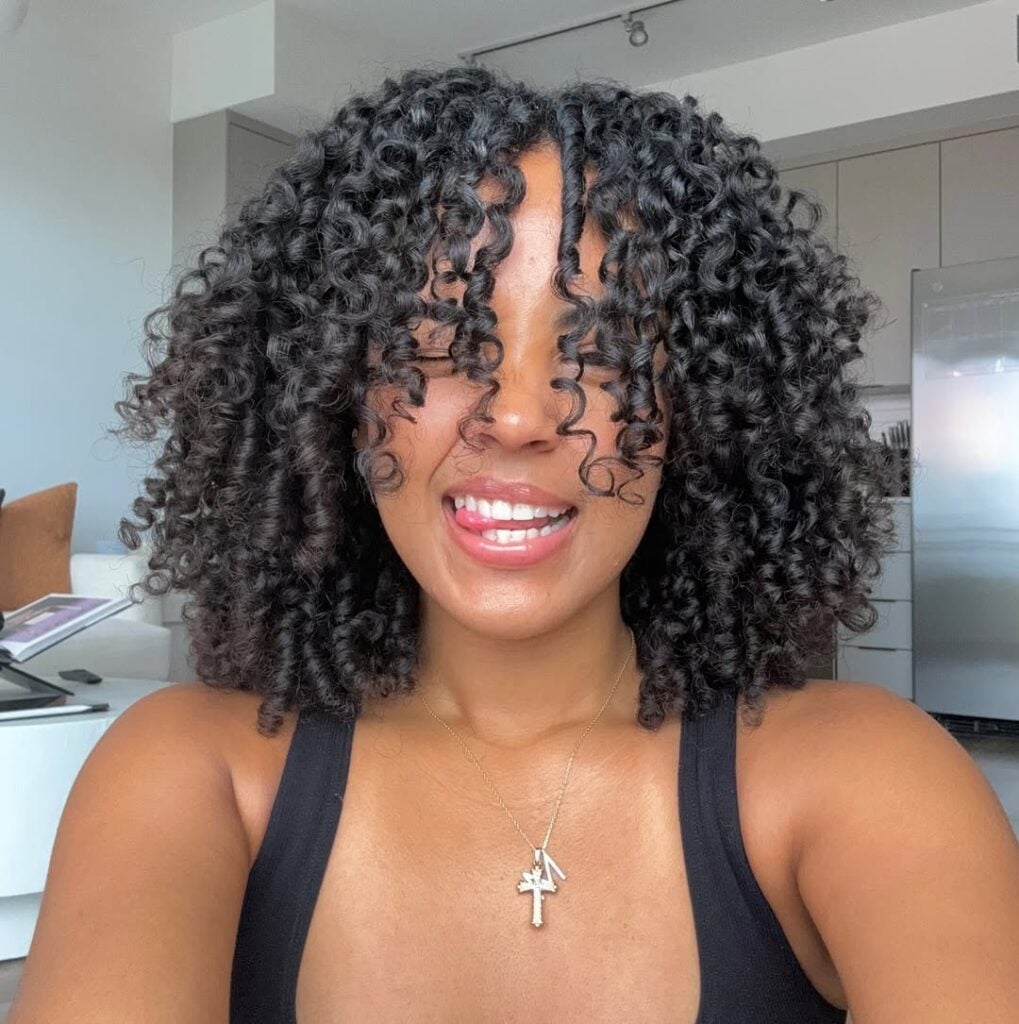 finalização cabelo cacheado curto