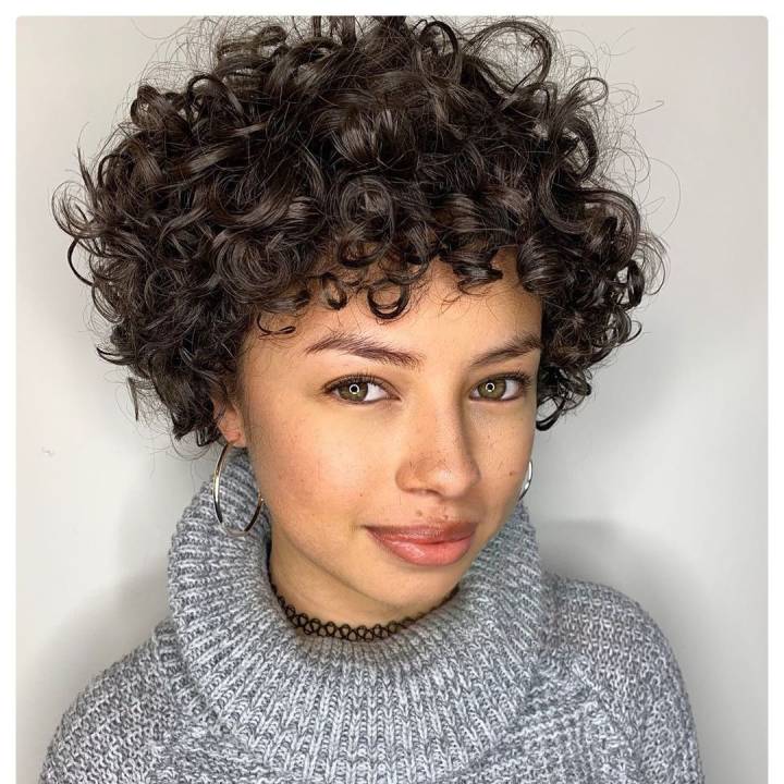 cabelo cacheado curto tipo 3