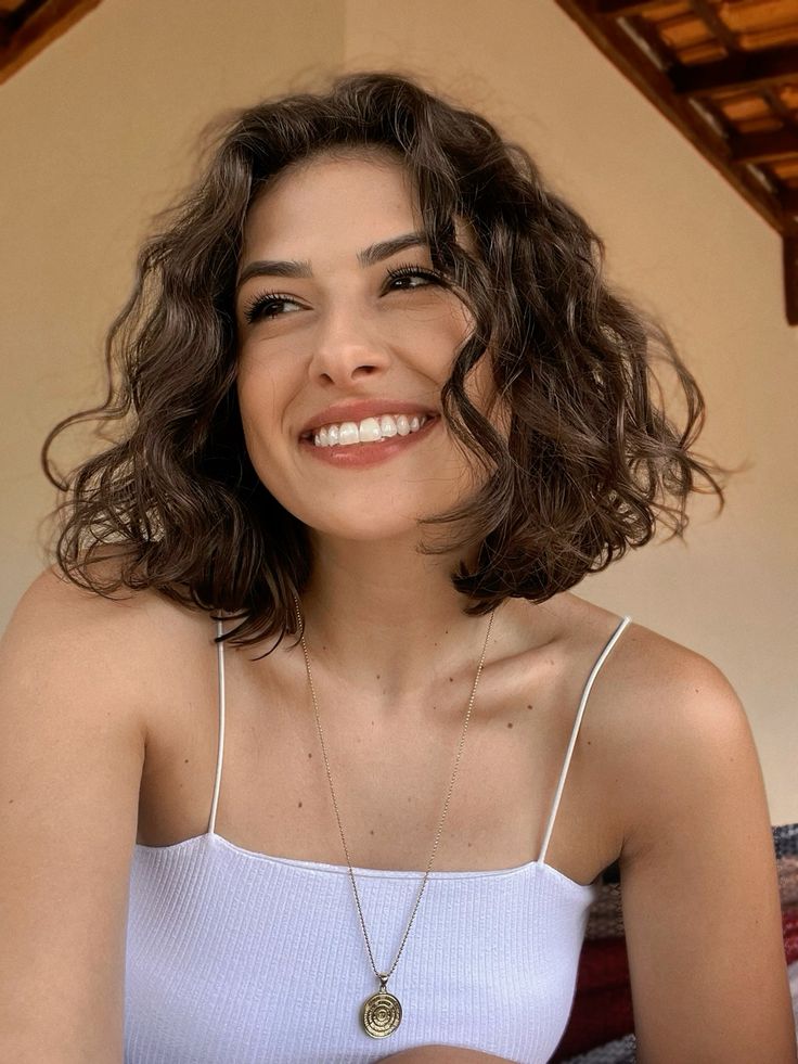 cabelo curto com ondas naturais