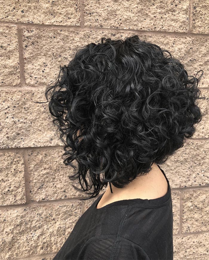 pixie cut cacheado feminino