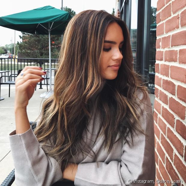 cabelo ondulado com frizz