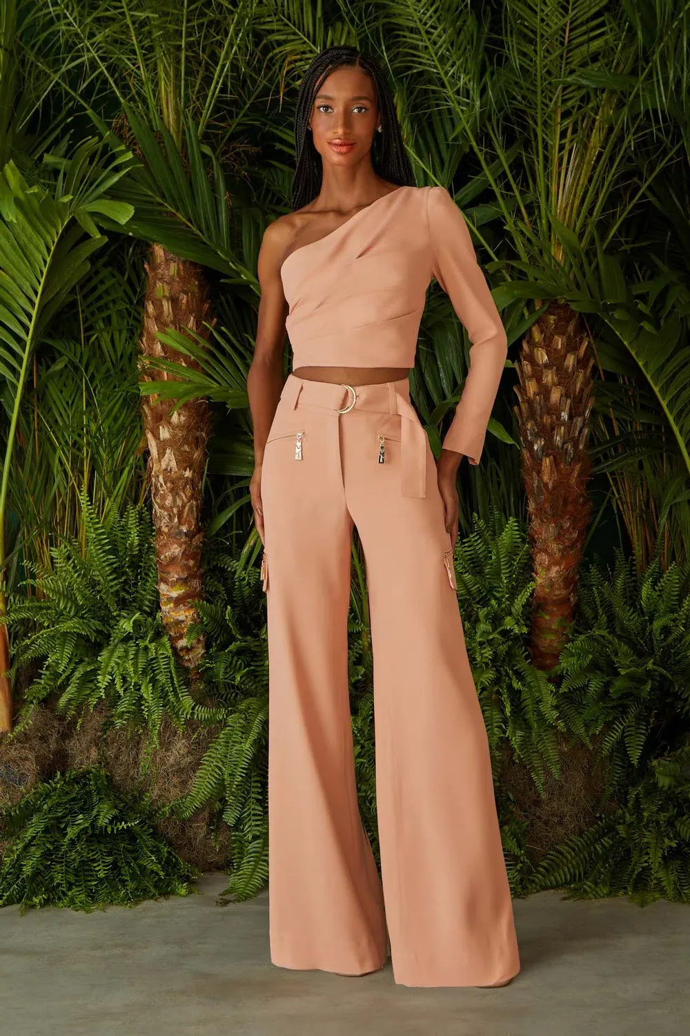 calça bege feminina