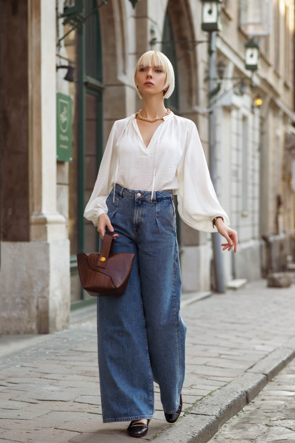Calça jeans pantalona que não marca pernas ou quadril