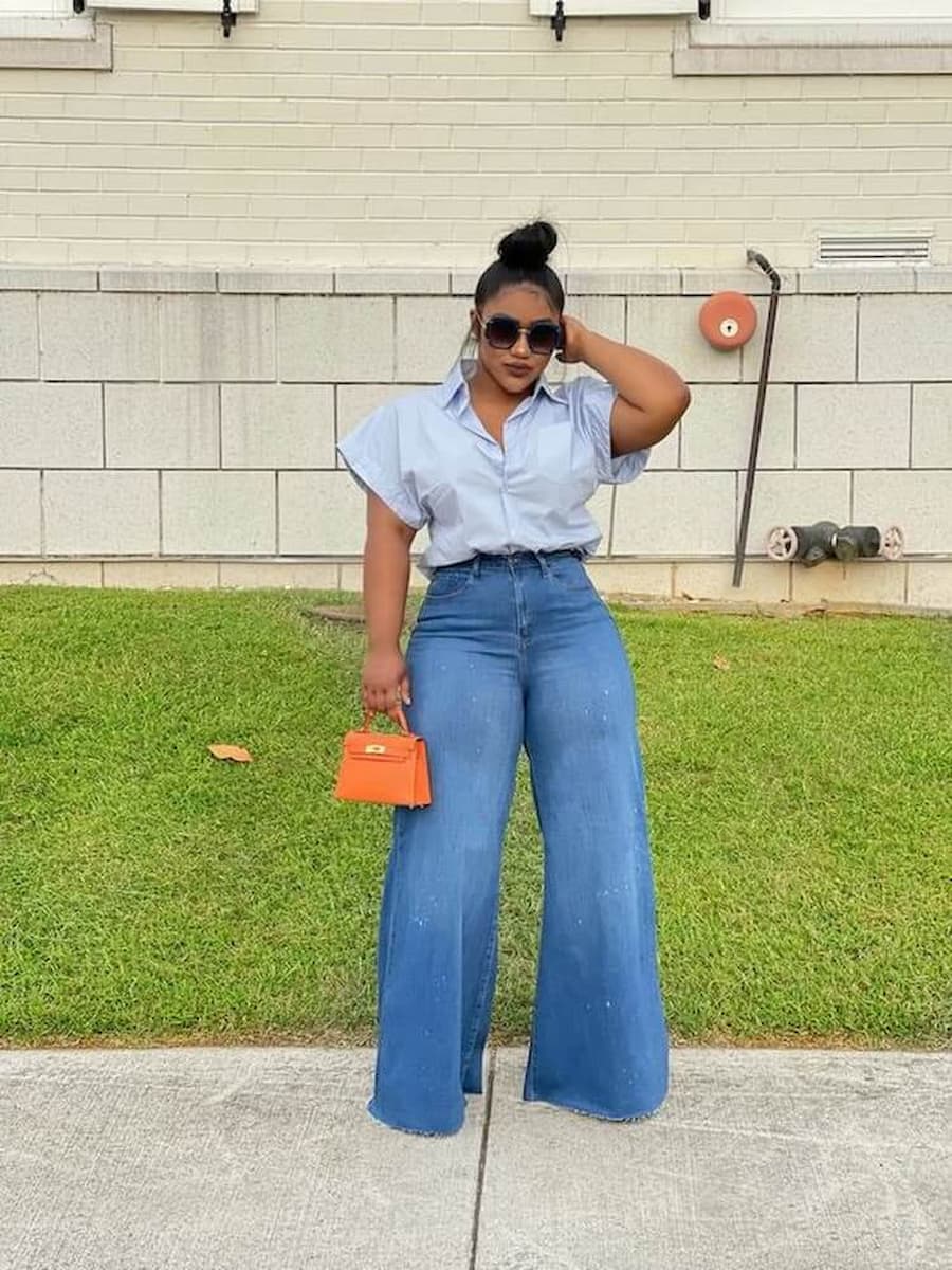 Calça jeans pantalona com amarração
