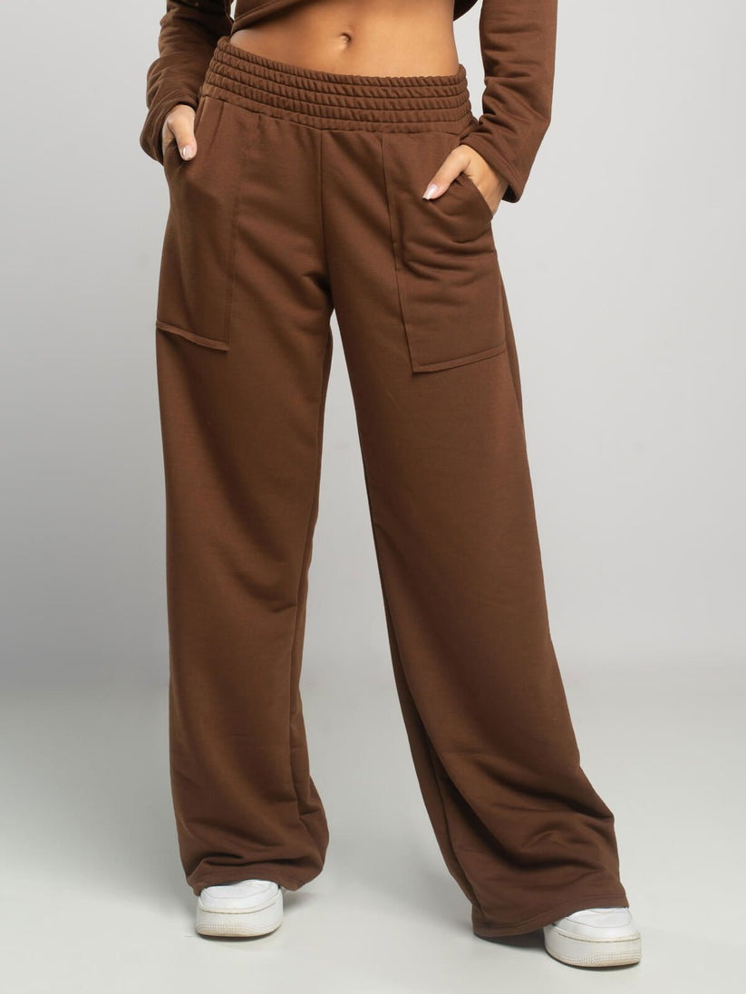 cores que combinam com calça marrom