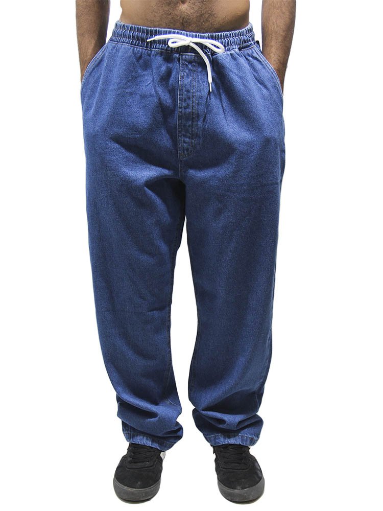 calça wide leg com tênis