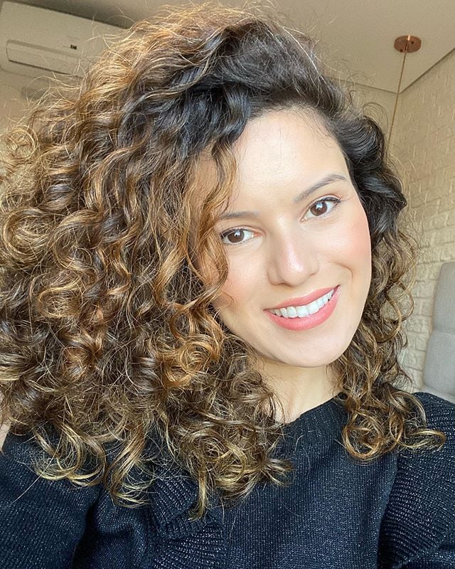 corte cacheado para dar volume