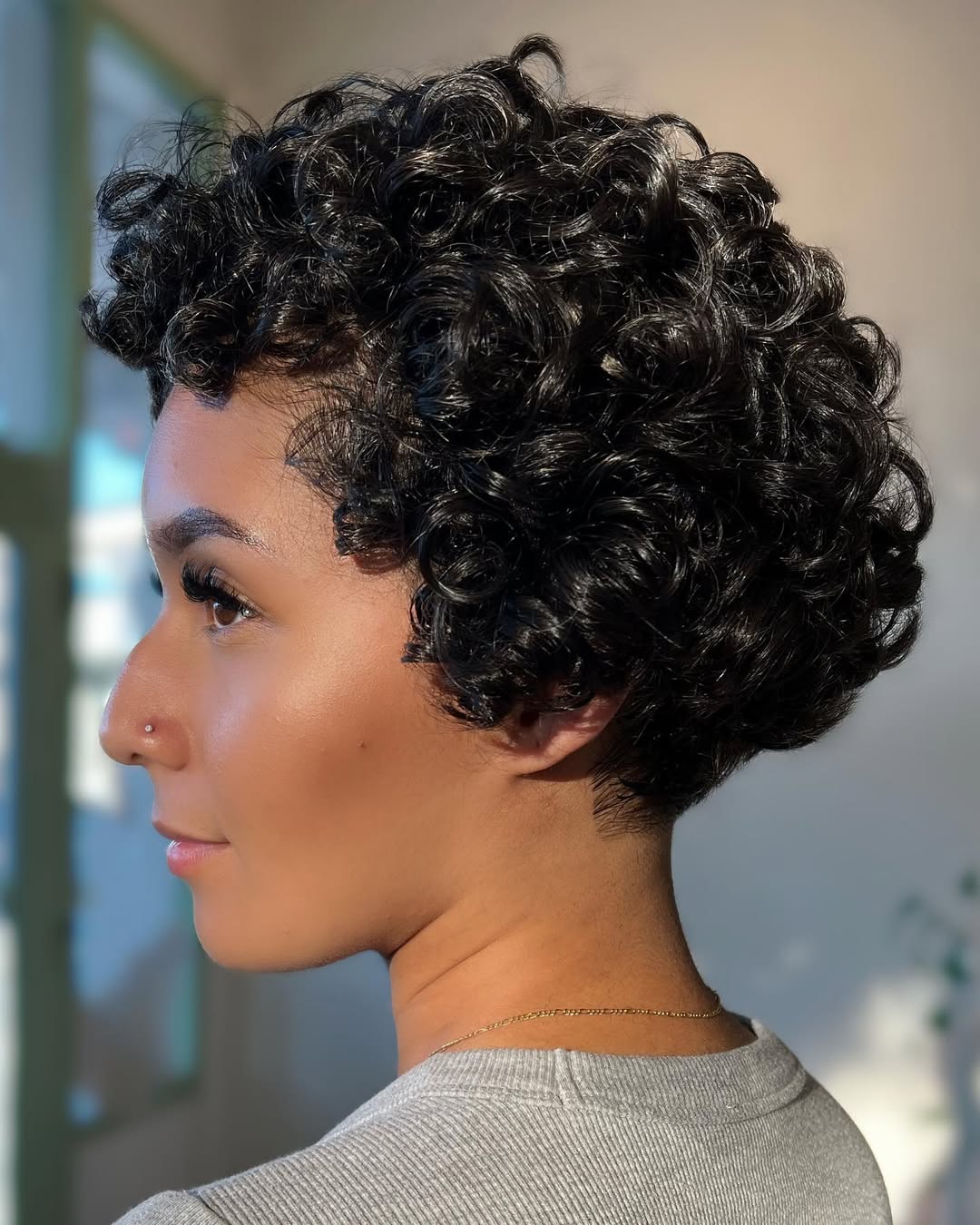 melhor corte para cabelo cacheado curto