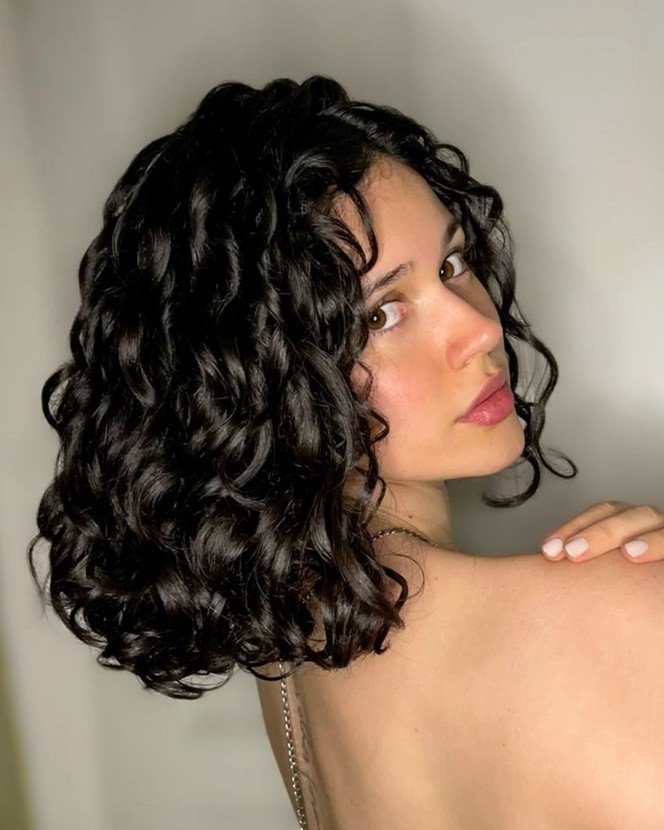 estilização cabelo cacheado curto