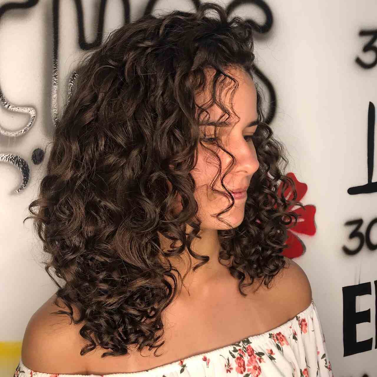 corte de cabelo ondulado médio