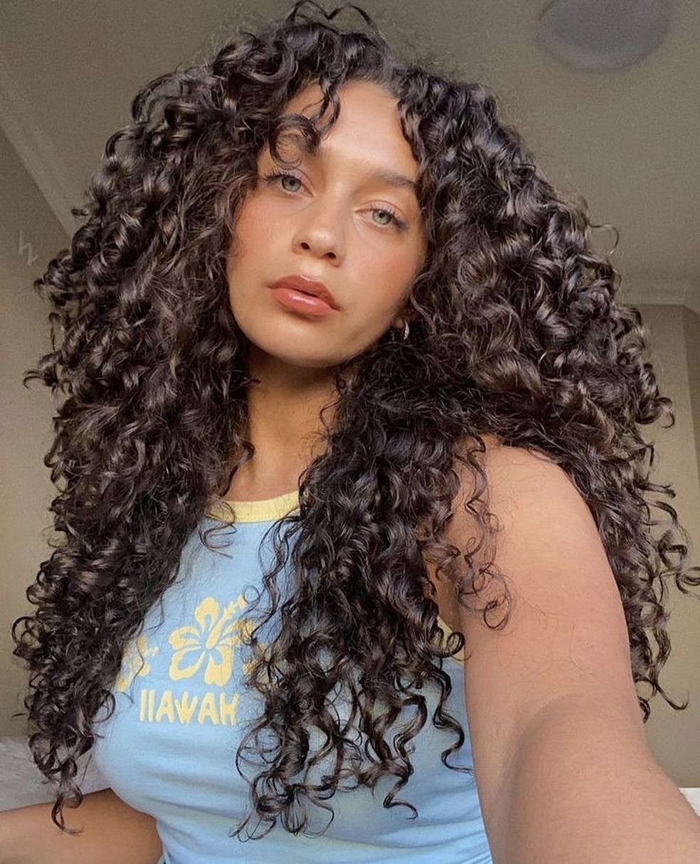 corte em U cabelo ondulado