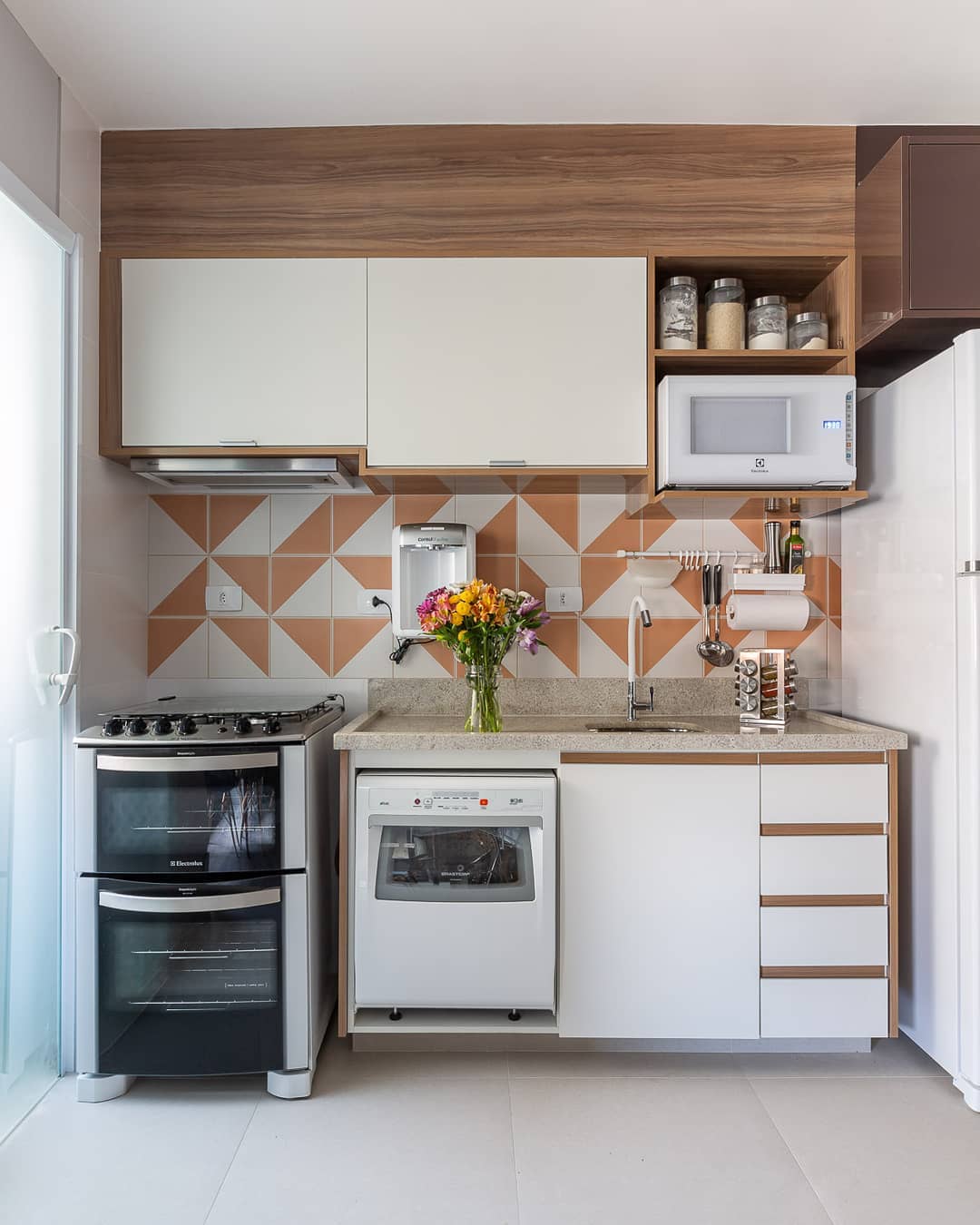 decoração cozinha pequena barata e bonita