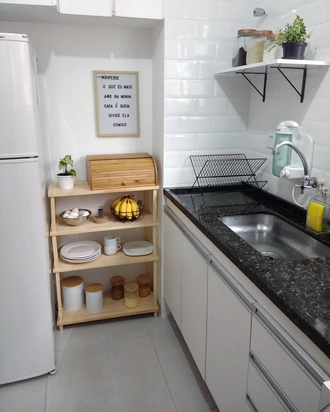 decoração cozinha pequena barata e bonita