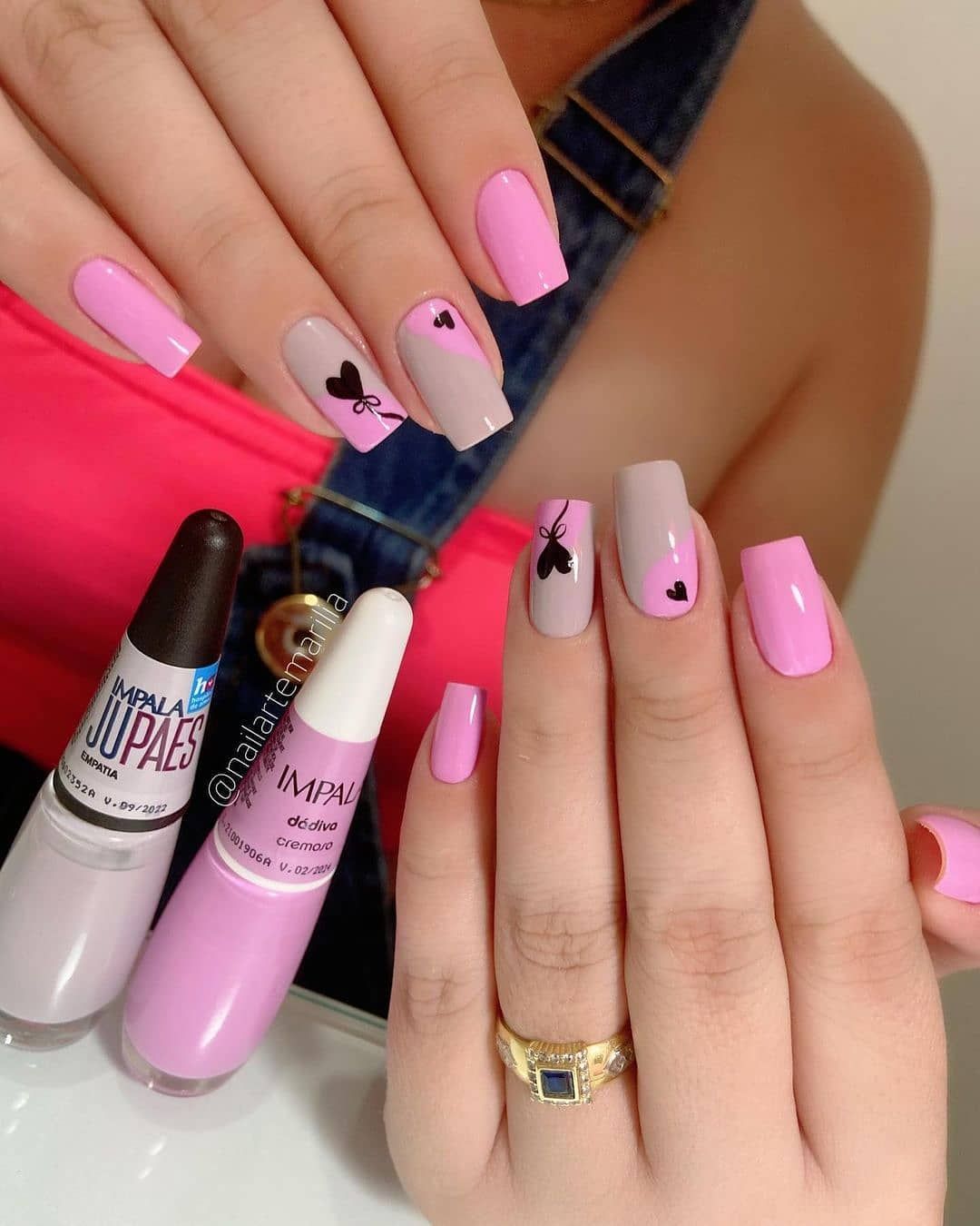 unhas rosa bebê
